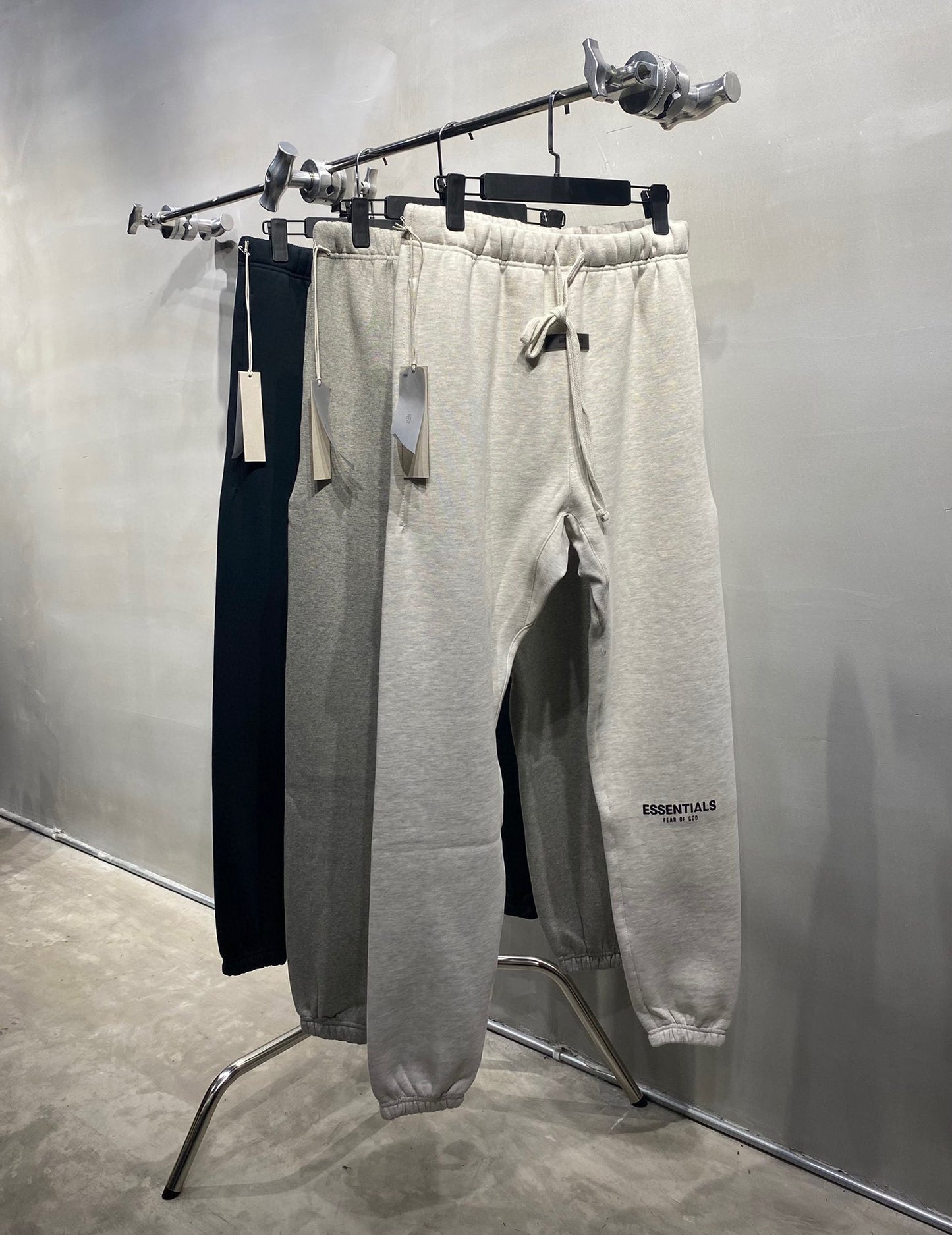 SS22 Top ESS **Fog Ankle-Tied Flocking Fear of God Essentials Sweatpants