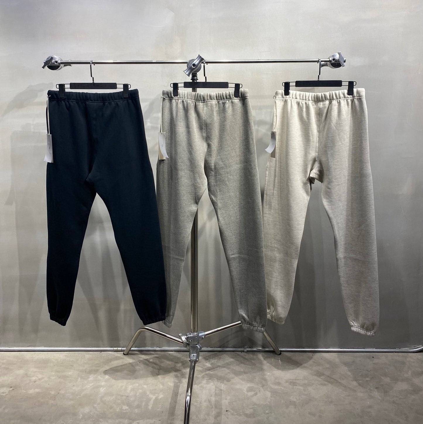 SS22 Top ESS **Fog Ankle-Tied Flocking Fear of God Essentials Sweatpants