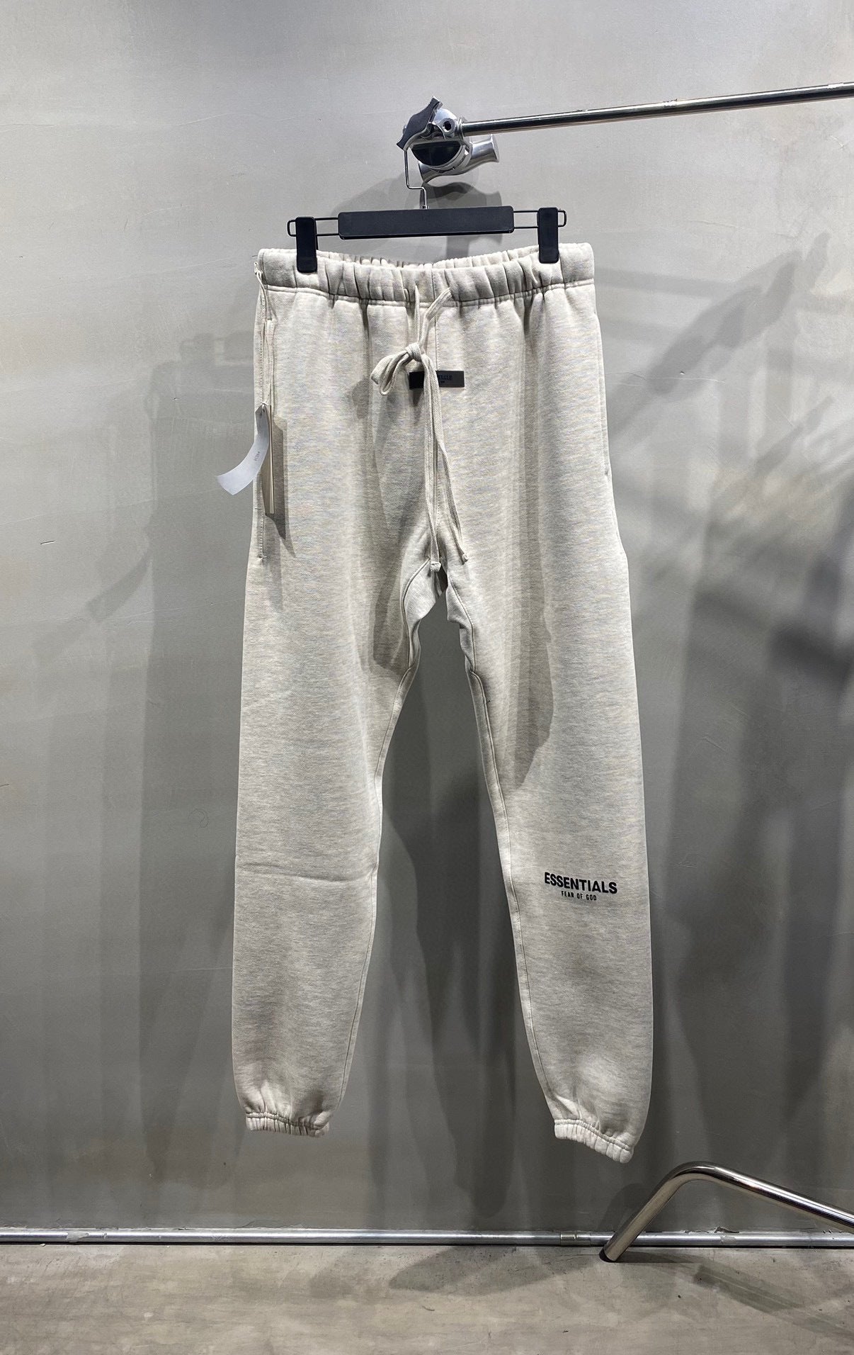 SS22 Top ESS **Fog Ankle-Tied Flocking Fear of God Essentials Sweatpants